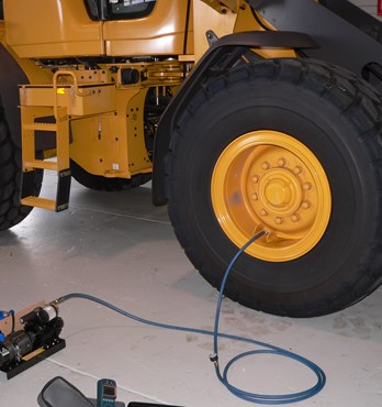 Serious Air 24 volt portable air compressor for truck, earth-moving equipment and other very large tyres plus countless industrial applications.  Image