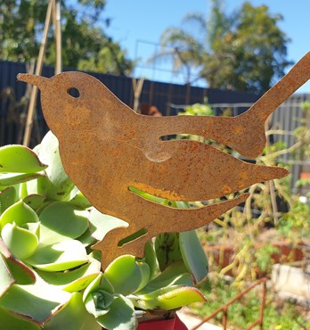 Wren Pot Decoration - Australian Made Rusted Metal Garden Art Image