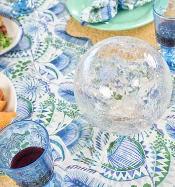 Tablecloth and napkins Image