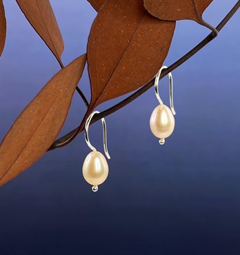 Pearl earrings, jewellery Image
