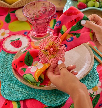 Tablecloth and napkins Image