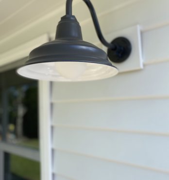 The Old Dixie Gooseneck Barn Light Image
