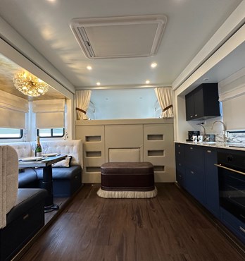 Rivenlee Equine Coaches  Image