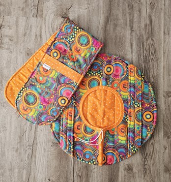 Indoor Outdoor Dining - casserole totes, carriers (food warmers), platter-pie tote carriers, oven mitts, hot dish pads, food nets, serviette holders Image