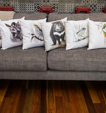 Spotted Robin Cushion Covers Image