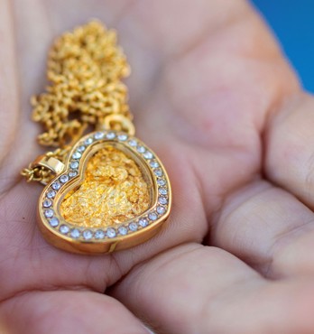 Australian Gold Earrings & Pendants Image