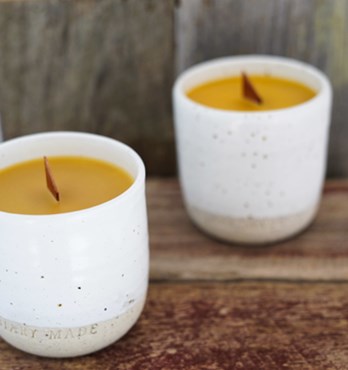 Pure Beeswax Ceramic Candle Image