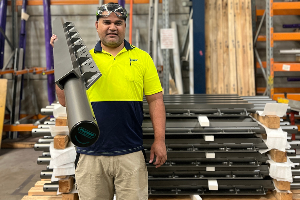 Universal Lightweight Pole