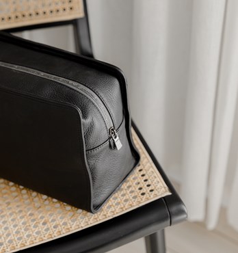 Leather Toiletry Bag Black Image