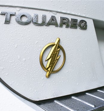 Fan Emblems The Flash Logo 3D Car Badge (Gold) Image