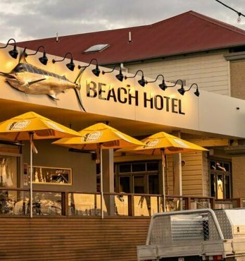 The Emblem Gooseneck Sign Light Image