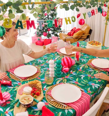 Tablecloth and napkins Image
