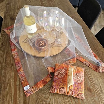 Indoor Outdoor Dining - casserole totes, carriers (food warmers), platter-pie tote carriers, oven mitts, hot dish pads, food nets, serviette holders