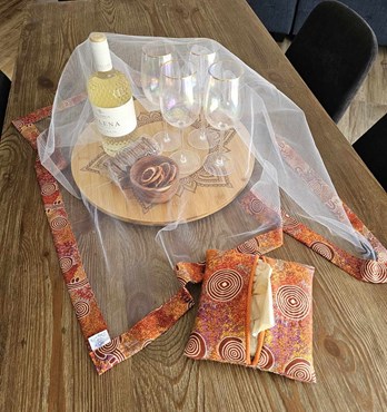 Indoor Outdoor Dining - casserole totes, carriers (food warmers), platter-pie tote carriers, oven mitts, hot dish pads, food nets, serviette holders Image
