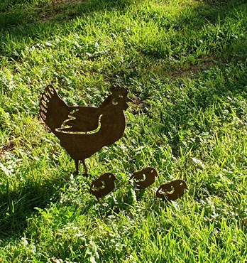 Standing Hen Family Garden Stake - Australian Made Rusted Metal Garden Art Image